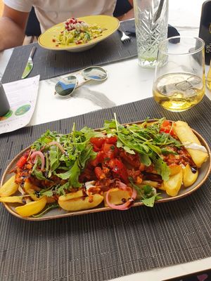 'Fake Italian' fries with shredded tofu bolognese, which really tasted like minced meat this way (vegan) at Soul Kitchen in Dubrovnik