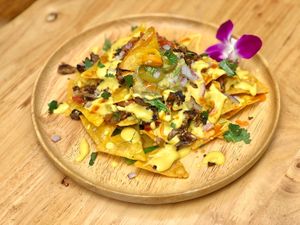 𝗡𝗮𝗰𝗵𝗼 𝗔𝘃𝗲𝗿𝗮𝗴𝗲 𝗡𝗮𝗰𝗵𝗼𝘀. 𝗧𝗵𝗲𝘀𝗲 𝗮𝗿𝗲 𝗦𝗨𝗣𝗥𝗘𝗠𝗘! 👑 

Do you like that ooey gooey che at Herban Cafe in Bangkok