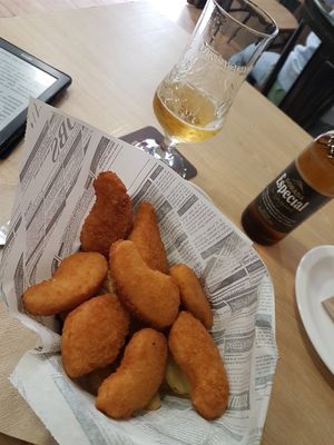 Nuggets con patatas at El Casco de Gáldar in Gran Canaria