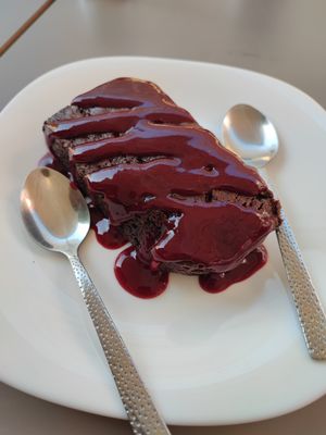 Postre brownie vegano at El Casco de Gáldar in Gran Canaria