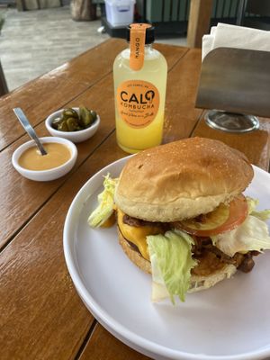 I ordered the chili vegan burger and it was amazing! I recommend coming here 😌  at The Forward Thinking Eatery in San Jose Del Cabo