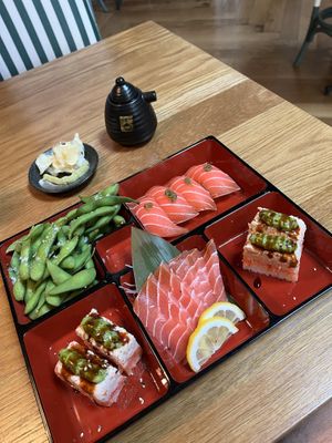 Lunch bento box with vegan “tuna” sashimi   at Niku Nashi Sushi in Los Angeles