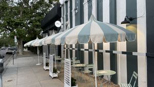 This is the entrance where you go to get sushi 🍣 Niku nashi   at Niku Nashi Sushi in Los Angeles