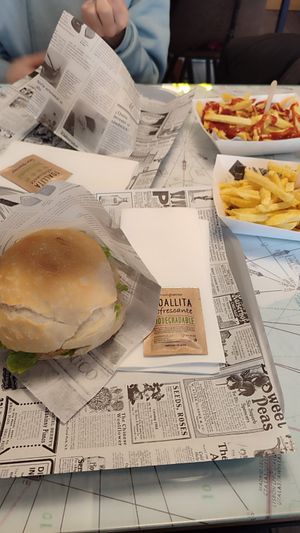 Burguer y patatas at O Aviador Burgers in Ourense