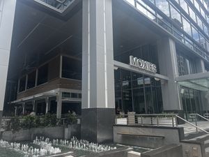 Great location  at Moxies in Fort Lauderdale