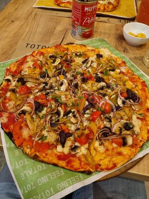 Chicken boogie with thin crust at Totale Pizzeria - Saldanha in Lisbon