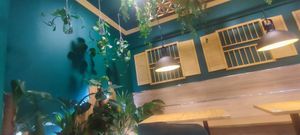 cozy seating area with many plants at La Vegan in Hamburg