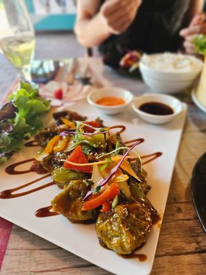 vegan momos at Momo Hut in Briancon