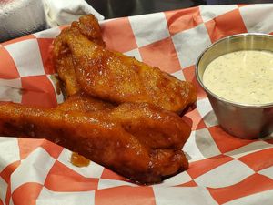 Garlic Chili Wingz at Ro's Diner in Brooklyn
