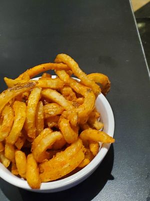 Curly Fries 🍟 at Ro's Diner in Brooklyn
