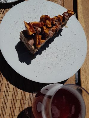 Snicker Pie & Kombucha Beer at Remédio Santo - Baixa in Porto