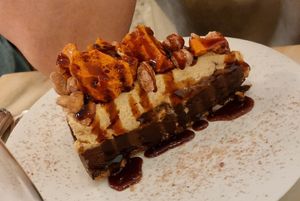 Snickers cake at Remédio Santo - Baixa in Porto