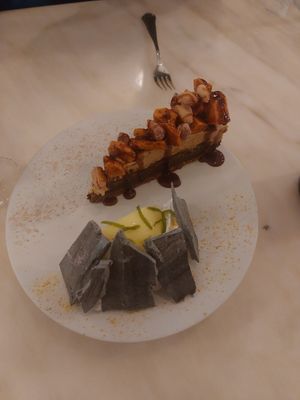 Snickers cake at Remédio Santo - Baixa in Porto