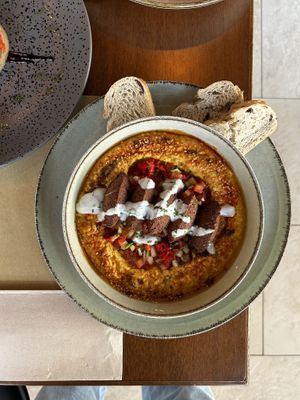 Falafel y hummus de zanahoria asada at Baobab Soul Kitchen & Bar in Alicante