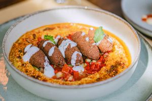 Falafel y hummus de zanahoria asada at Baobab Soul Kitchen & Bar in Alicante