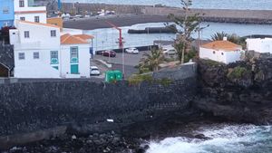 ocean on two sides of the house at Casa del Mar in La Palma
