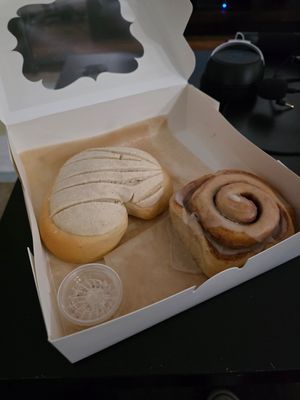 Huge concha and cinnamon roll at Elevated Coffee & Confections in Lemon Grove
