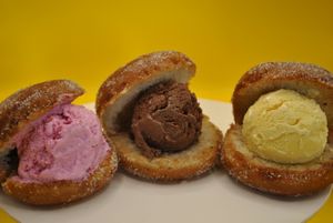 dona rellena helado at Monaladona in Guadalajara