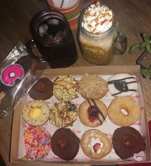 Café, más frapuchino más donitas más paleta. 😋 at Monaladona in Guadalajara