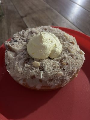 Piña colada donut 😍  at Monaladona in Guadalajara