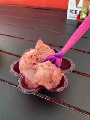 It came with a colour changing spoon - purple when cold and pink when hot!  at Sweet Saint in New Orleans
