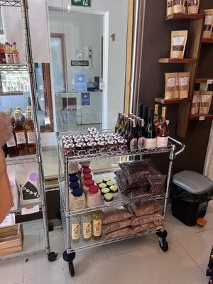 Cafés, geleias e produtos derivados de cacau  at Uma Doce Revolução in Santo Antonio Do Pinhal