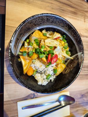 Vegan curry tofu rice at Bowls in Bruges