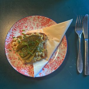Special Sandwich mit veganem Eiersalat und Gewürzgurke auf hausgemachtem Brot at KaLi - Kaufhaus Linden in Hannover