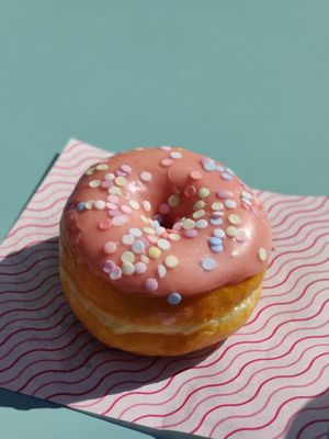 Strawberry donut at Talormade bispevika in Oslo
