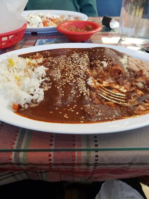 Echiladas con molé at Tarascos in Denver