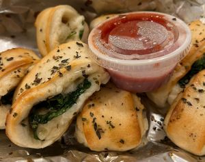 Veggie knots with vegan cheese and no butter at Pizza Donisi in Louisville