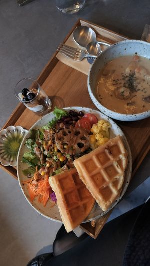 Set 2 at Bee9 in Osaka