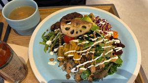 Buddha lunch set  at Bee9 in Osaka