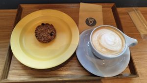 Latte with cinnamon cookie at Bee9 in Osaka