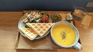 Inner Beauty Soup Set at Bee9 in Osaka