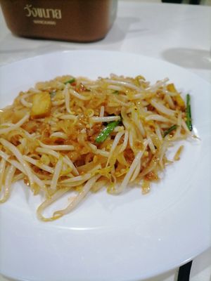  at Momos Samsen in Bangkok