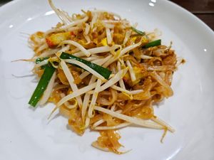 Pad thai at Momos Samsen in Bangkok