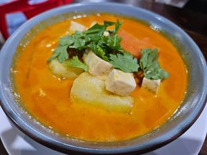 Massaman curry at Momos Samsen in Bangkok