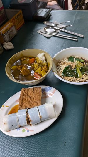 Rice roll, tofu, curry rice and sesame noodles at Nine Six Vegetarian Square - 九六素食坊 in Taipei