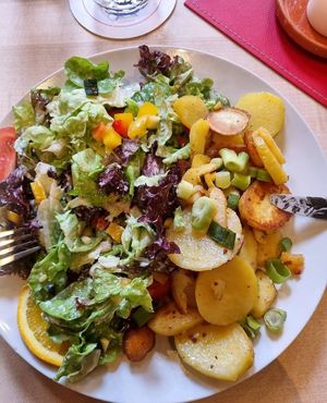 Brauhaussalat & Bratkartoffeln at früh bis spät in Trier