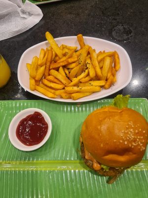 Chips with mixed herbs sprinkle at Pumpkin Bistro & Restaurant in Hue