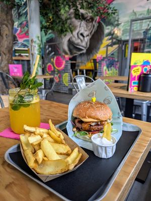 Vegan burger, lemonade & fries at Urban Gorillas - Vegan Revolution in Dusseldorf