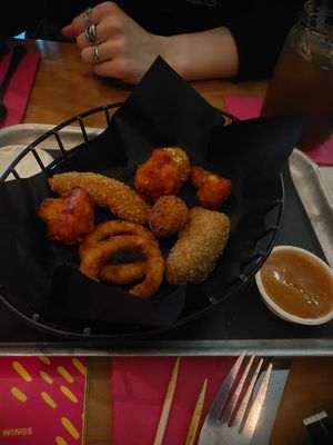 half finished appetizer plate at Urban Gorillas - Vegan Revolution in Dusseldorf