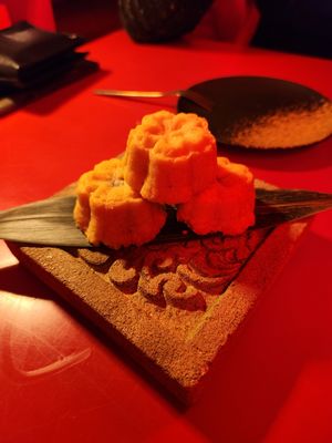 Full Moon. Short pastry mooncake, filled with sesame. Ok. Quite dry and forgettable. Should have tried Violet Wonder. at Green Light District 红灯区 in Dusseldorf