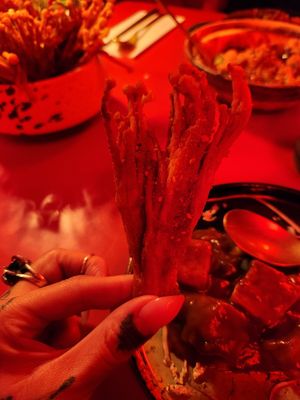 In The Woods. Crispy enoki mushrooms in bbq spice. Reminds of Yeung Man's fried king oyster mushrooms (iykyk). Delicious but in dire need of a dipping sauce to freshen and contrast. at Green Light District 红灯区 in Dusseldorf