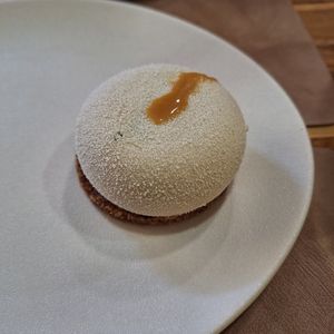 Caramel and pear cheesecake at Fit & Gourmande in Grenoble