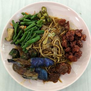 Noodle with veggies and mock fried meat at Jing Xin Yuan 净心园 -Yew Tee in West Singapore