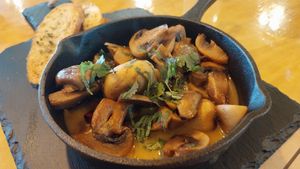 Garlic mushrooms at Amukan Gourmet  in Chiloe