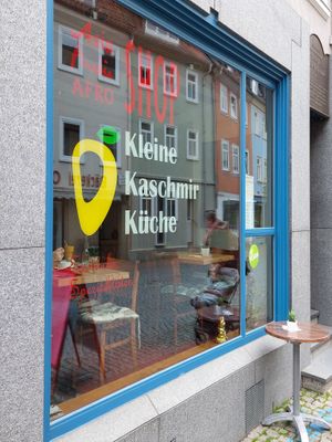 inside tables are right at the shop window, so you can watch people passing by (pedestrian area) at Kleine Kaschmir Küche in Fulda