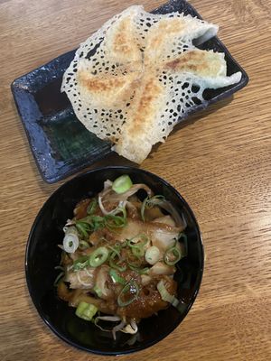 Vorspeisen: gyozas & ente   at Iimori Vegan Ramen  in Berlin